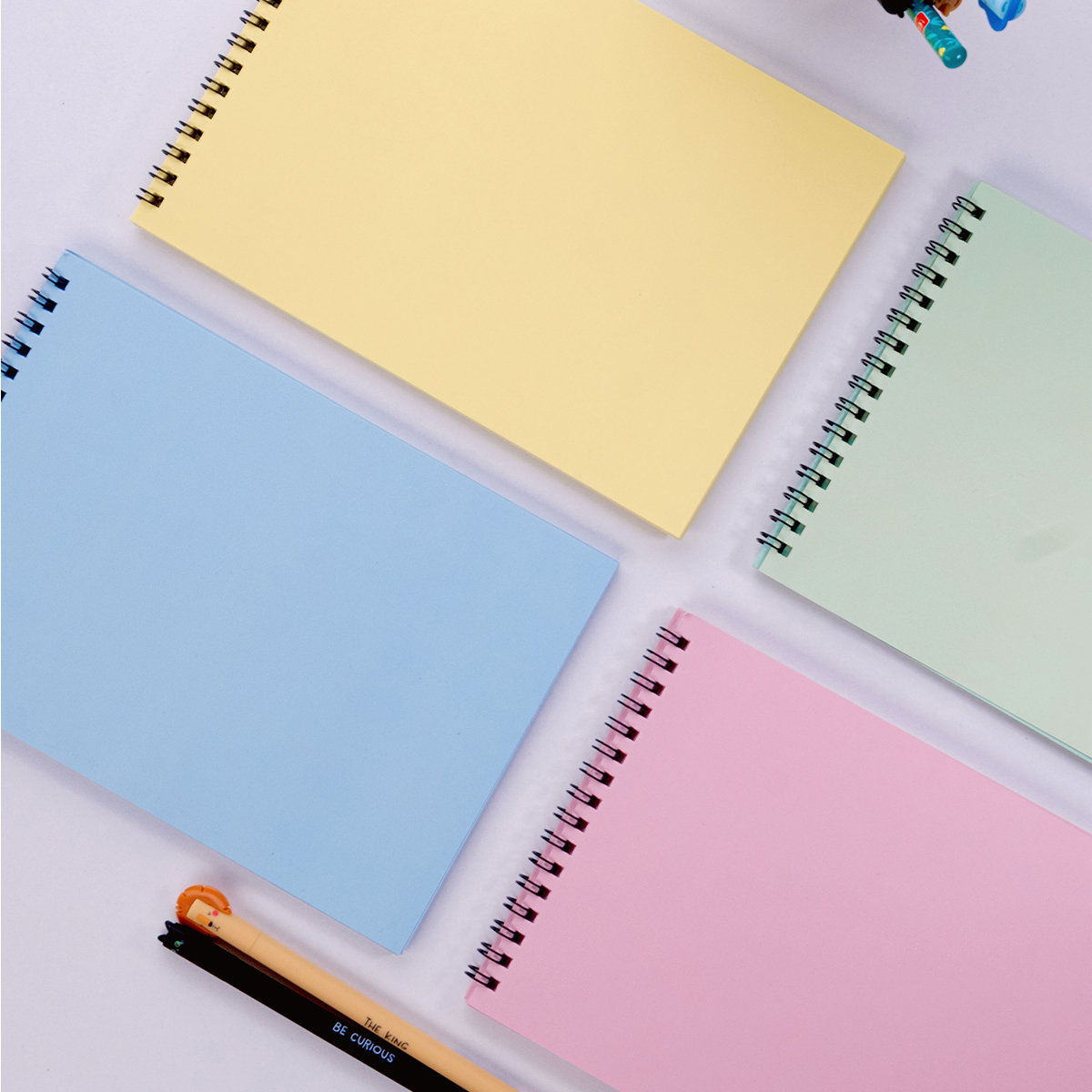 Dream Notes Üst Spiralli 4 Farklı Renk Çizgisiz A5 Defter Seti Dream Notes Üst Spiralli 4 Farklı Renk Çizgisiz A5 Defter Seti