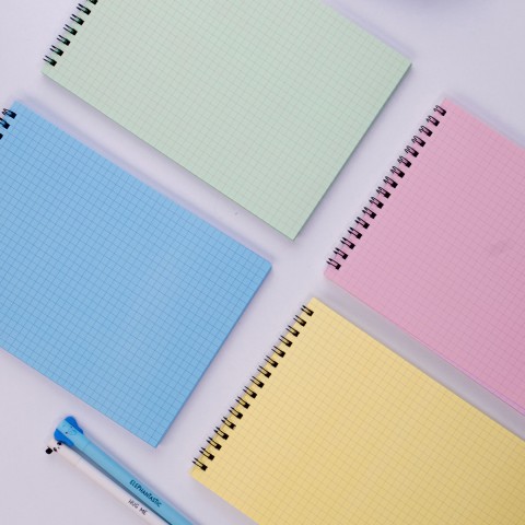 Dream Notes Üst Spiralli 4 Farklı Renk Kareli A5 Defter Seti
